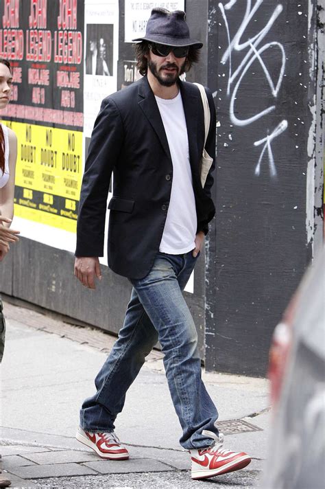 keanu reeves casual.